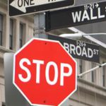 Wall Street in ribasso: macro dati e vendite tech frenano l'apertura