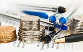 MONY Group: utile netto a 80,7 milioni di sterline, ricavi in crescita del 2%