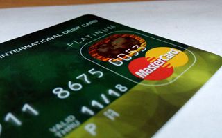 Mastercard supera le previsioni: utili e ricavi in crescita grazie al rimbalzo dei viaggi internazionali