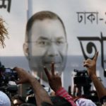 Bangladesh: nuovo governo fronteggia un’economia in rovina dopo la crisi tessile di Sheikh Hasina