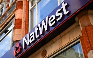 NatWest: utile netto 7,7 miliardi di sterline, crescita del 24% nel 2025
