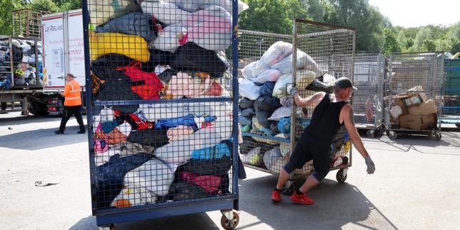 Crisi del mercato della raccolta di vestiti: esportazioni in calo spingono operatori a chiedere maggiori aiuti