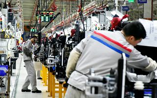 Stellantis ritarda la produzione delle Peugeot elettriche 3008 e 5008 per problemi di batterie