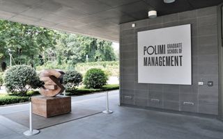 Mercato italiano dell'IA cresce del 50%: 1,8 miliardi di euro entro il 2025