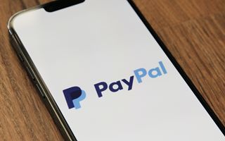 PayPal in calo del 4,5 % in premarket: utili e ricavi sotto le previsioni, 1.000 posti di lavoro tagliati