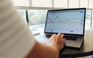 Richiesta di Testo Completo per la Revisione e la Formattazione in HTML
