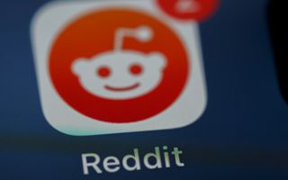 Reddit multato di 14,47 milioni di sterline per violazioni della privacy dei minori