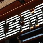 IBM: UBS passa da Sell a Neutral dopo la flessione del titolo nel 2026