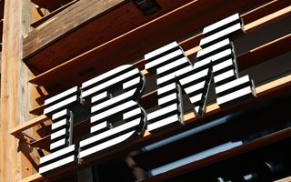 IBM: UBS passa da Sell a Neutral dopo la flessione del titolo nel 2026
