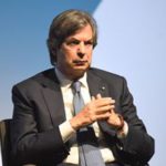 Intesa Sanpaolo lancia un piano di riduzione costi da 1,5 miliardi di euro: un modello unico in Europa