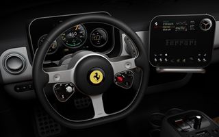 Ferrari alza il payout al 40% per il 2026 e annuncia quattro nuovi modelli oltre la Luce