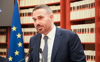 Annuario 2025: la TV italiana mantiene il suo ruolo centrale grazie ai dispositivi alternativi