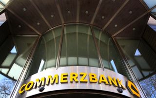 Commerzbank: utili record nel 2025 spingono a rialzare le previsioni