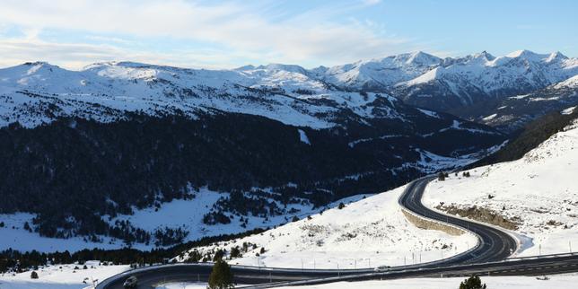 Andorra: RN20 chiusa per cedimento di terra, rischio per turismo invernale e commercio duty‑free