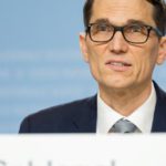 Franco svizzero in vetta: la valuta rifugio supera dollaro ed euro in tempi di turbolenza geopolitica