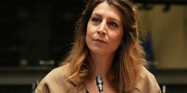 Adèle Van Reeth rimossa dalla direzione di France Inter: motivi e contesto politico