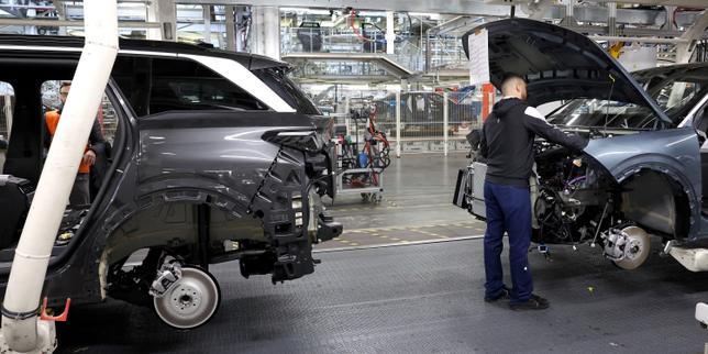 Stellantis spende 22 miliardi per abbandonare la strategia all‑elettro