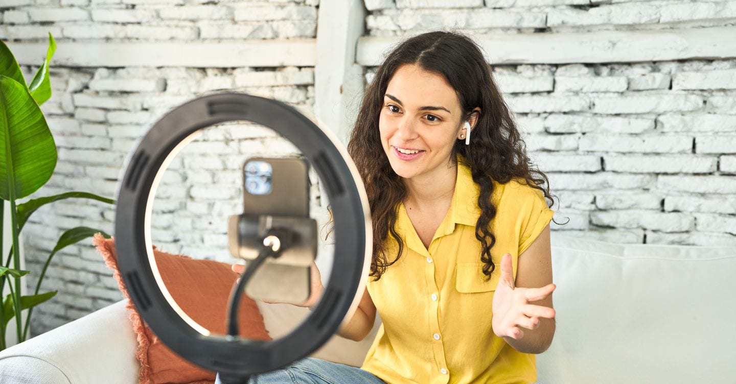 Digital creator e influencer: 93 % micro e piccole imprese, 3 800 a Milano