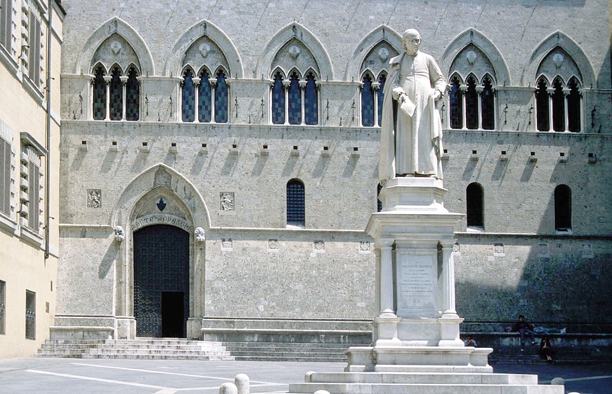 Monte dei Paschi incorpora Mediobanca e annulla la quotazione su Piazza Affari
