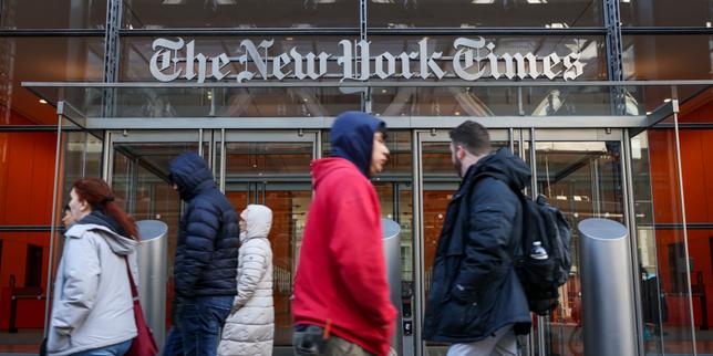 Berkshire Hathaway investe 350 milioni di dollari nel New York Times: un nuovo inizio per la stampa americana