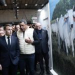 Macron annuncia incontri con i sindacati agricoli dopo la protesta al Salon de l’agriculture