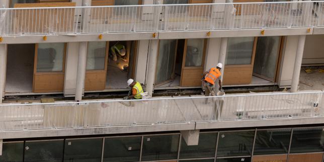 Tribunale di Bobigny impone pene detentive ai dirigenti di imprese edili per impiego di manodopera straniera senza documenti
