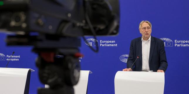 Accordo UE-USA sospeso: Corte Suprema annulla dazi, presidente americano impone nuova tassa