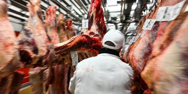 Prezzo della carne bovina supera i 7 euro al kg a gennaio 2023: cause e impatti