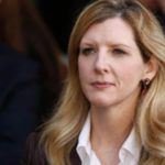 Kathy Ruemmler dimette da Goldman Sachs in seguito alla pubblicazione di milioni di pagine su Jeffrey Epstein